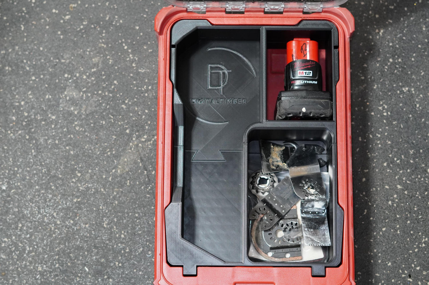 Insert with blade and battery compartments