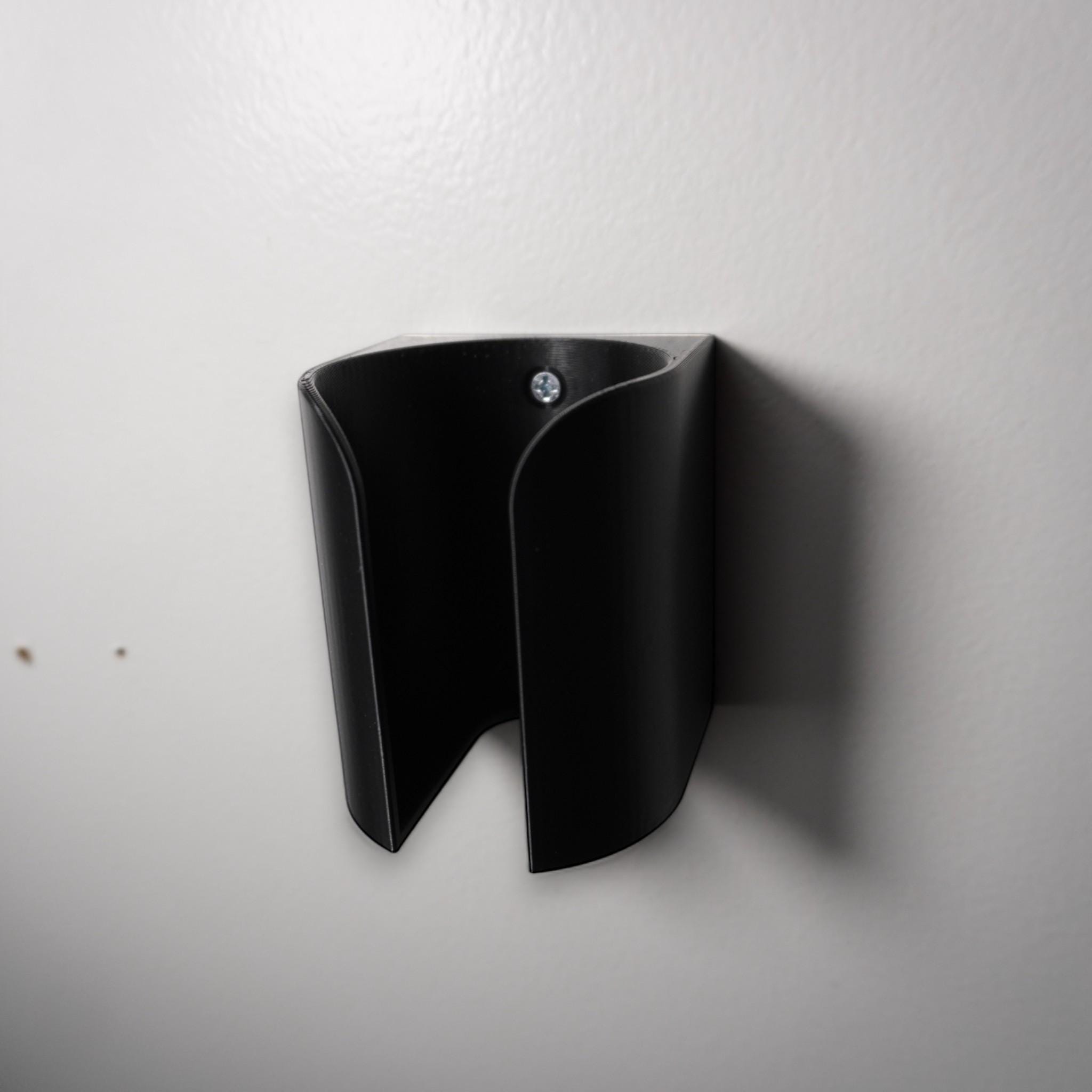 3D-printed glue bottle holder, made from PETG plastic. Designed to securely hold your glue bottle upside-down for smooth flow or upright for stability, it’s perfect for woodworkers (etsy image id: 6529490198)